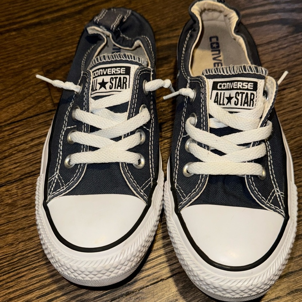 slip-on converse barely used in great condition.